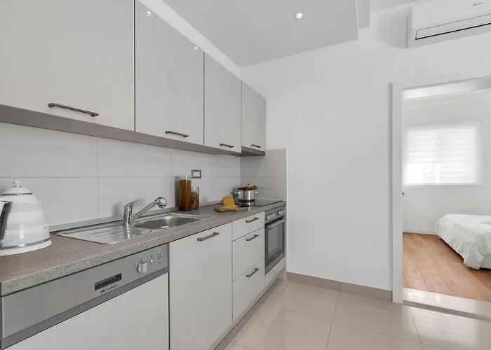 Vranjes * Μακάρσκα