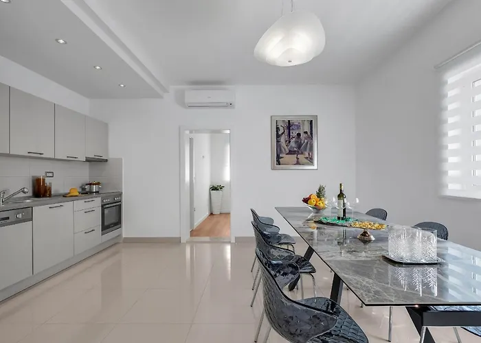 Vranjes * Μακάρσκα